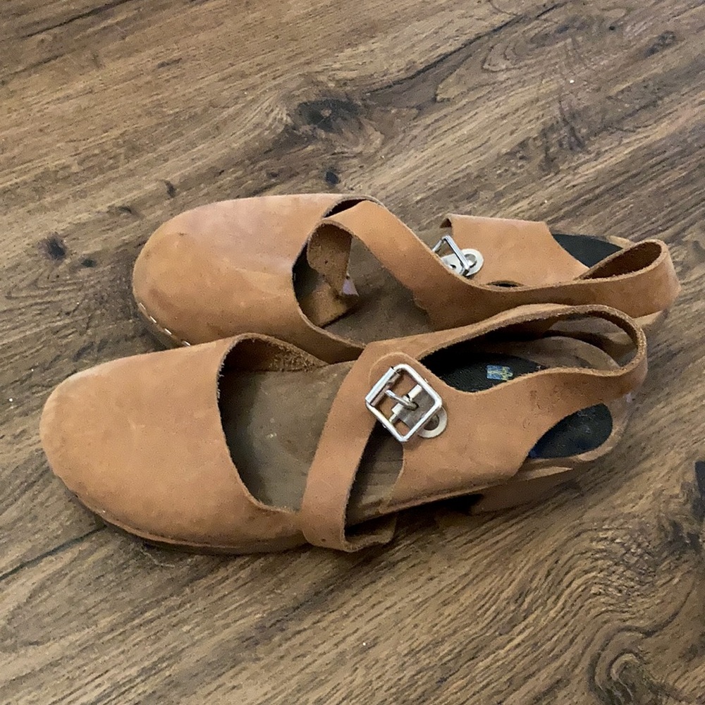Lotta’s Size 38 Clogs